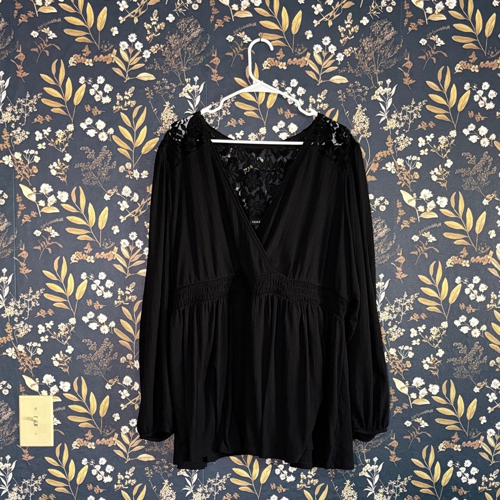 Torrid Black Lace Accent Blouse Puff Sleeve V-Neck Size 4